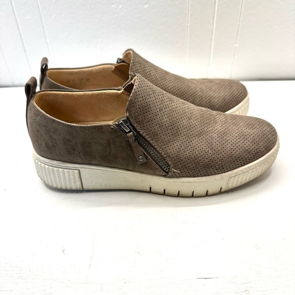 SOUL Naturalizer Turner Taupe Slip On Sneaker Perforated Side Zip Shoes Womens 8 - Picture 2 of 8